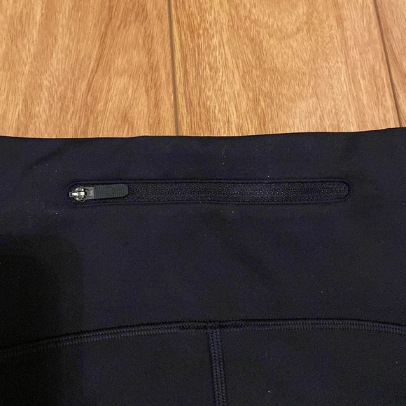 NWT Lululemon rain-repellent HR Run Tights,sz 12, length 28”. Logo on left calf. - Picture 10 of 14